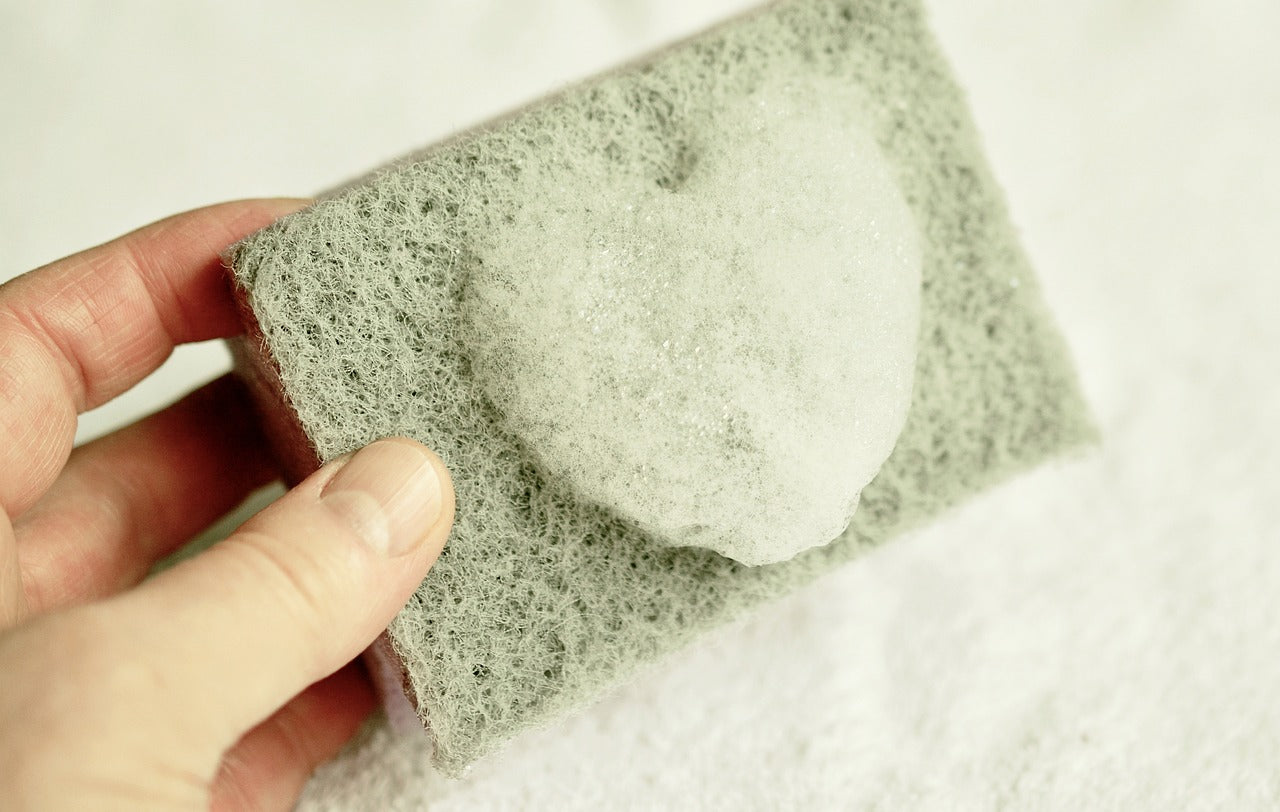5 alternatives écologiques aux éponges jetables pour une maison zéro déchet